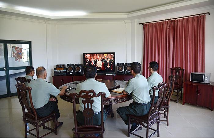 柬埔寨3811項目與中國人民解放軍第十二批援柬專(zhuān)家組小.jpg